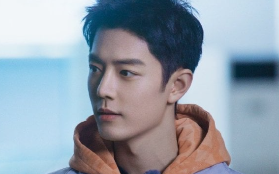 Choáng ngợp trước khung cảnh cả rừng fan đang đợi trước cửa hàng để mua đồ ủng hộ Tiêu Chiến Ảnh 2