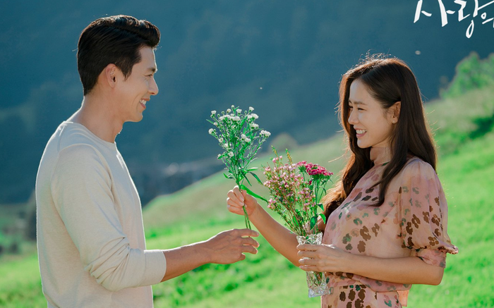 Son Ye Jin bấm 'like' loạt bài đăng về Hyun Bin: Cưới đi chờ chi! Ảnh 2