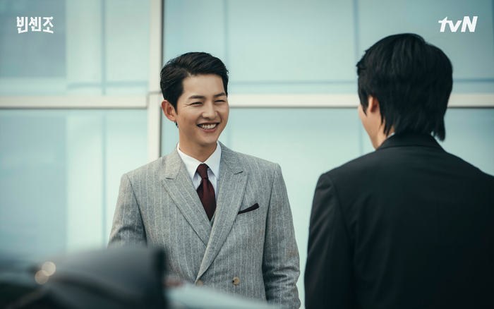 Song Jong Ki hẳn là nam diễn viên được biên kịch yêu quý nhất: Thơm - đẹp - ngầu, tập nào cũng được khen Ảnh 2