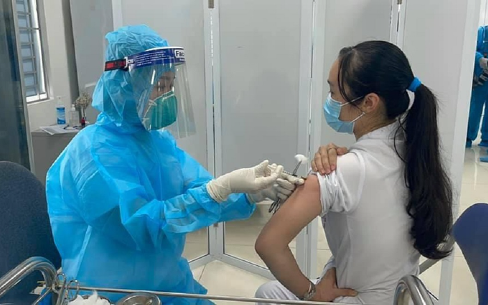 Gần 1.000 người được tiêm vắc xin phòng COVID-19 Ảnh 2