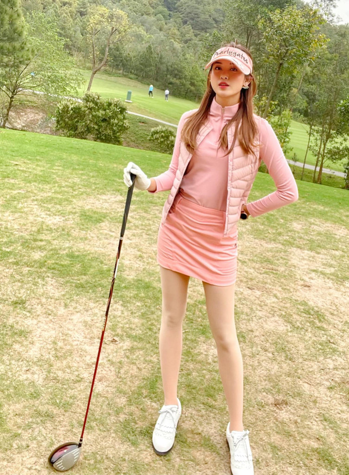 Thân hình thon thả, nuột nà của My trong các set đồ vô cùng bắt mắt 