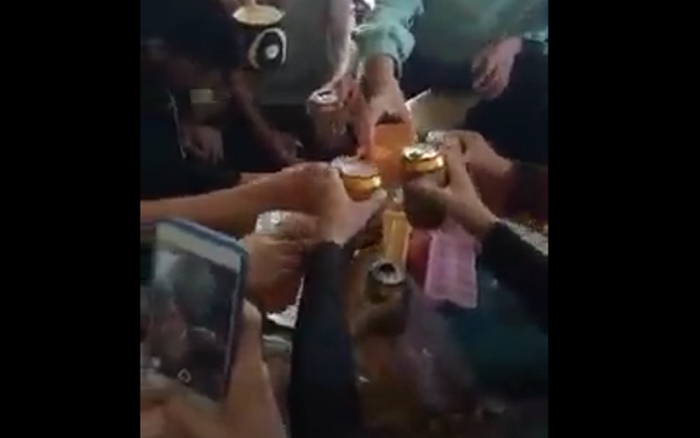 Lời phân trần của cô giáo trong vụ việc cổ vũ học sinh uống bia rồi đưa clip lên MXH Ảnh 2