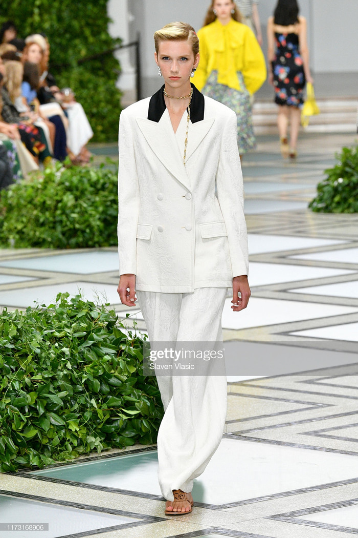 10 trang phục cho thấy Công nương Diana là fashionista đi trước thời đại Ảnh 2