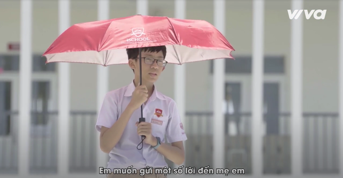 An Khang sử dụng tiếng Anh để chia sẻ cảm nghĩ của mình khi đứng trên bục dũng khí của Thiếu Niên Nói