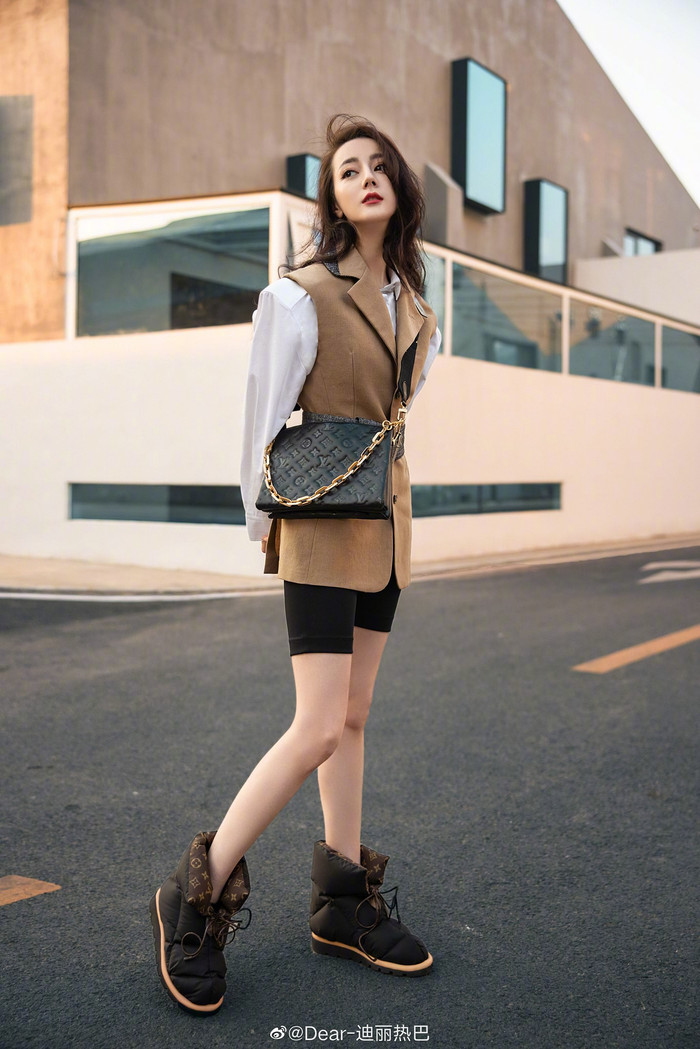 Đại sứ Louis Vuitton Địch Lệ Nhiệt Ba được thăng cấp từ bạn thân thương hiệu cũng thu hút sự chú ý