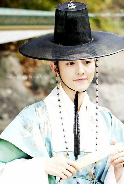 Ngoài Hậu duệ mặt trời và Vincenzo, Song Joong Ki còn một loạt phim Hàn Quốc đáng chú ý Ảnh 4