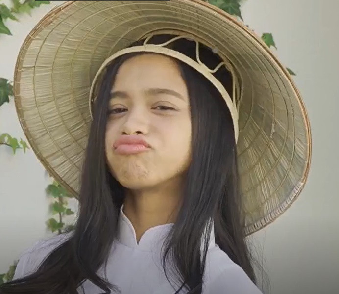 Nón lá cũng được đưa vào trong bộ phim người lớn. 