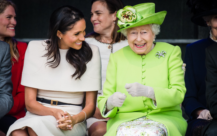 Khoảnh khắc xúc động: Nữ hoàng đắp chăn cho Meghan khiến cháu dâu nhớ mãi Ảnh 2