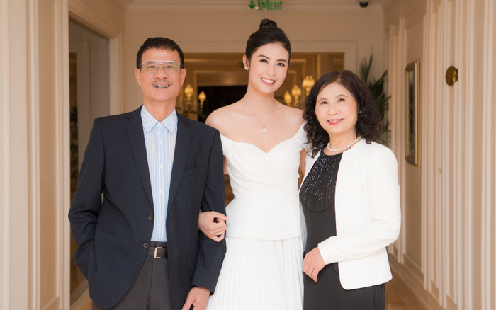 Hoa hậu Ngọc Hân tặng quà cho bố mẹ trong ngày sinh nhật của mình Ảnh 2