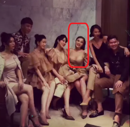 Trước đó, Kỳ Duyên cũng từng bị dân mạng chê trách vì những lần xuất hiện phô phang, cách ăn diện khoe vòng 1 quá đà. 