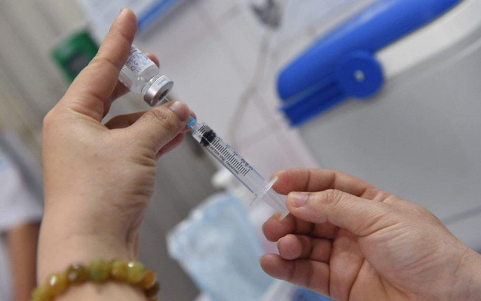 Đảm bảo an toàn tiêm chủng và theo dõi phản ứng sau tiêm vaccine phòng COVID-19 được thực hiện nghiêm túc Ảnh 2