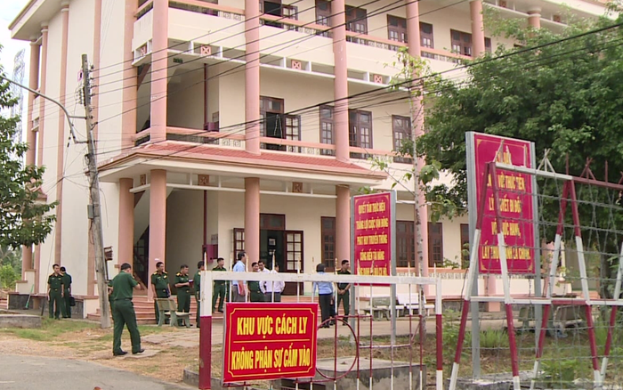 Người phụ nữ bán vé số lẻn vào phòng bệnh nhân mắc COVID-19, trốn khỏi khu cách ly tập trung Ảnh 2