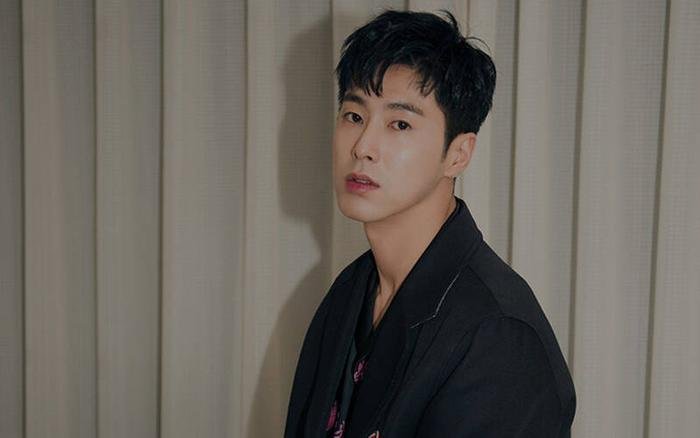 Yunho (TVXQ) chạy trốn sau khi bị cảnh sát bắt gặp uống rượu tại quán bar bất hợp pháp Ảnh 1