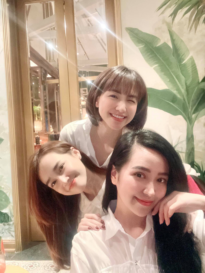 Diễn viên Kim Oanh khoe ảnh tụ tập cùng hai mẹ bỉm Nhã Phương và Hòa Minzy