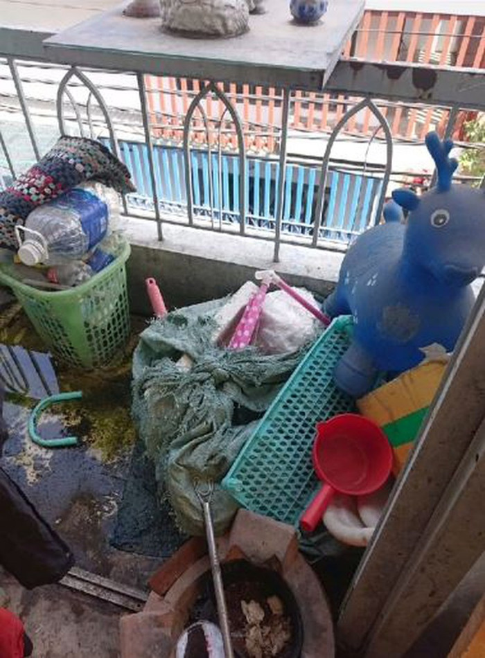 Rác chất đống đã rất lâu ngày