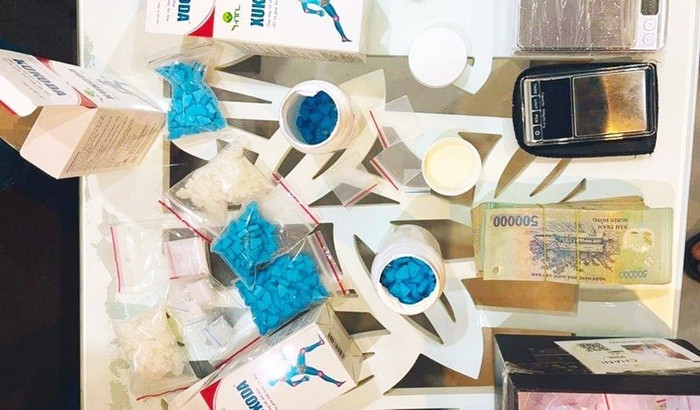 Tang vật thu được tại nhà các đối tượng. Ảnh Vietnamnet