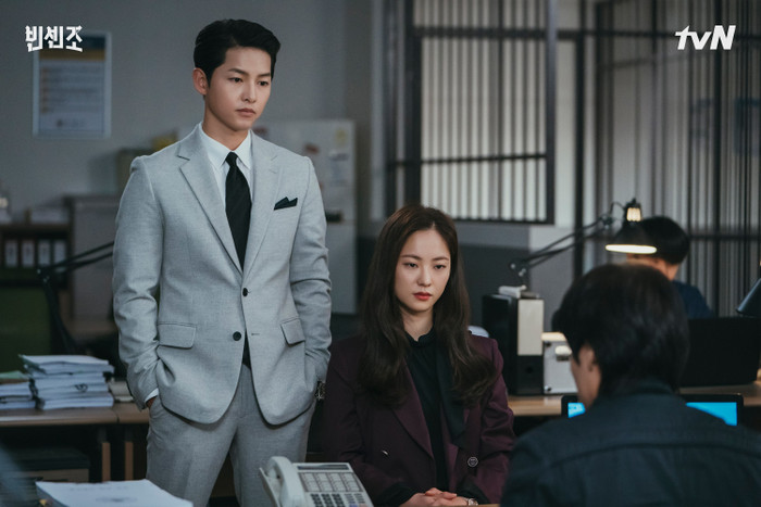 'Vincenzo': Song Joong Ki và Jeon Yeo Bin thể hiện tinh thần 'teamwork' tuyệt vời trong phiên tòa Ảnh 5