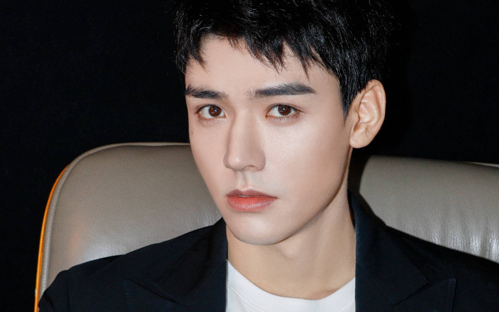 Cả rừng fan náo loạn, chen lấn tại sân bay để đón Cung Tuấn Ảnh 2