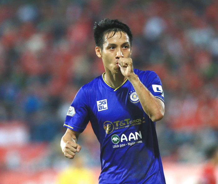 Hùng Dũng ăn mừng bàn thắng mở tỷ số vào lưới Hải Phòng.