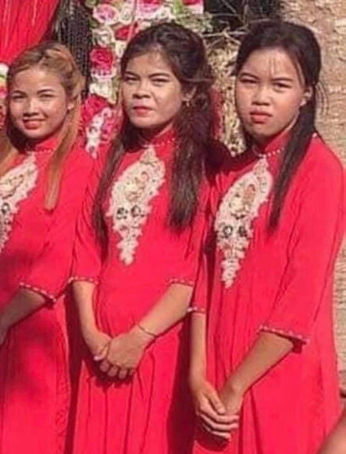 Ngọc (ở giữa) gây chú ý khi xuất hiện trong dàn phù dâu 