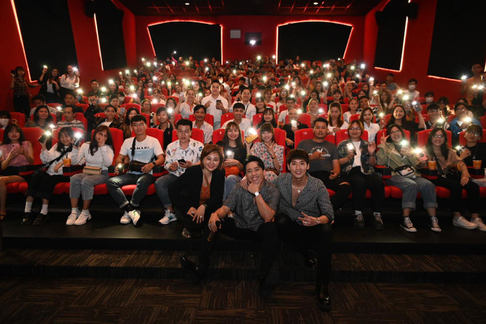 Khán giả vẫn lâp đầy phòng vé và chào đón nồng nhiệt đoàn phim Bố già.