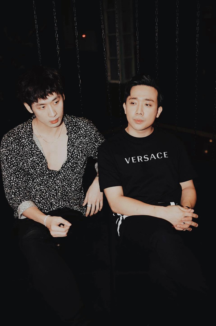 Tuấn Trần - Trấn Thành xuất hiện đầy trẻ trung, lịch lãm trong cinetour Bố già.