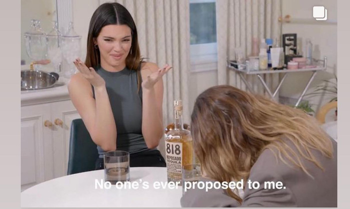 Trong khoảnh khắc chia sẻ cùng cô bạn thân, Kendall Jenner nói rằng cô chưa từng được anh bạn trai nào bày tỏ lời cầu hôn bao giờ