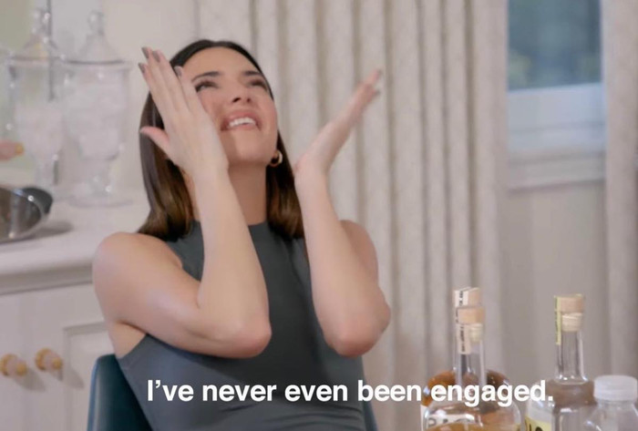 Kendall nói trong nghẹn ngào khi chưa bao giờ nhận được bất kì lời hứa hẹn hay cầu hôn từ các anh bạn trai