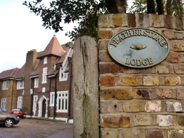 10 vụ bê bối rúng động dư luận của Hoàng gia Anh: Công chúa yêu thường dân đã có vợ, Thái tử có nhân tình Ảnh 5