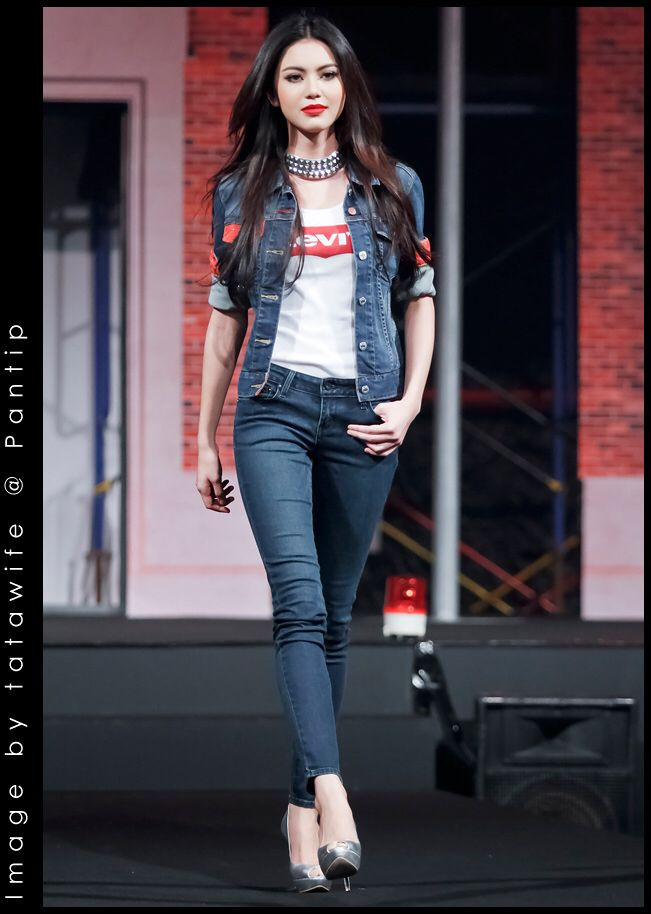 Mai từng diễn cho hàng loạt show diễn thời trang nổi tiếng trong nước và quốc tế