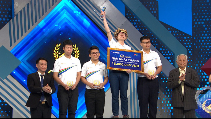 Việt Thái bước lên bục cao nhất của cuộc thi tháng một cách đầy xứng đáng