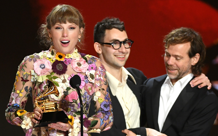 Gần 20 năm sự nghiệp, Taylor Swift làm nên lịch sử tại Grammy 2021 Ảnh 2