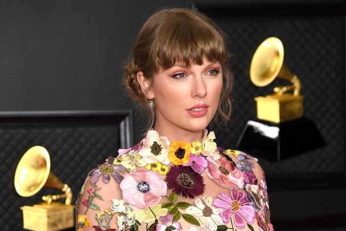 Gần 20 năm sự nghiệp, Taylor Swift làm nên lịch sử tại Grammy 2021 Ảnh 2