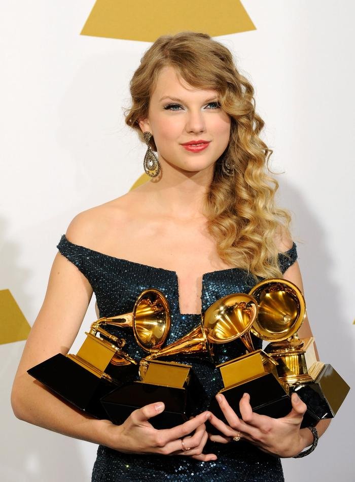 Gần 20 năm sự nghiệp, Taylor Swift làm nên lịch sử tại Grammy 2021 Ảnh 4