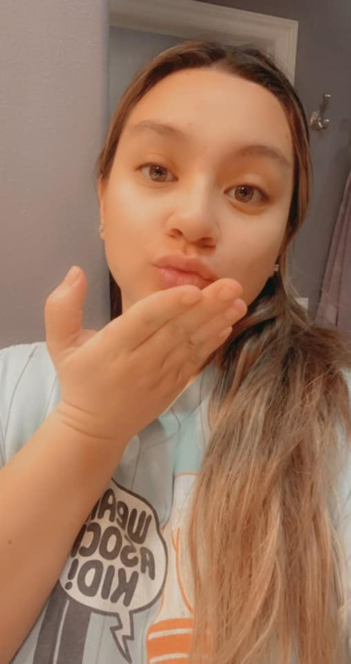 Nhưng trớ trêu thay con gái cô lại yêu cầu hát tặng nhạc của người khác