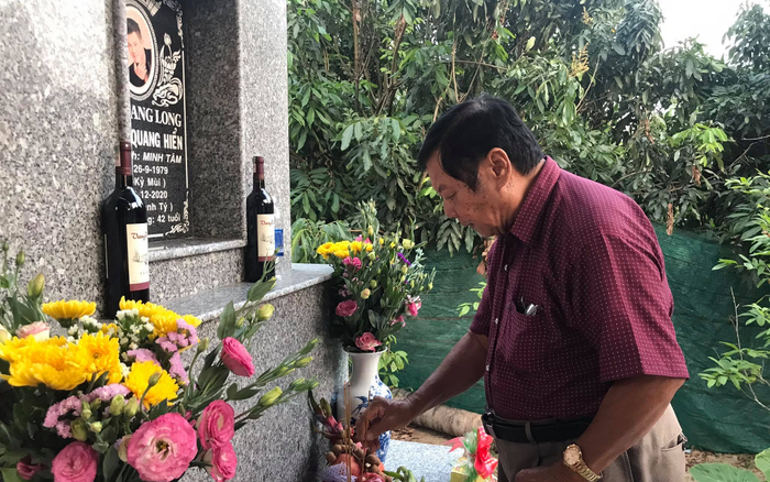 Gia đình và bạn bè viếng mộ Vân Quang Long: 'Mong rằng sau ngày hôm nay tất cả mọi chuyện sẽ chấm dứt' Ảnh 2