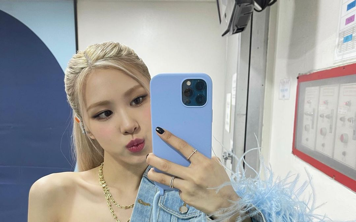 Vừa debut làm Tiktoker, Rosé (BlackPink) lại chuẩn bị 'tấn công' Youtube Ảnh 2