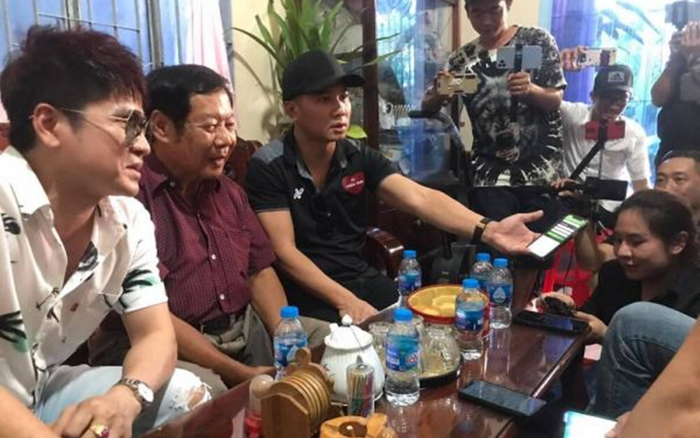 Nghệ sĩ đã trao toàn bộ số tiền cho gia đình Vân Quang Long: Linh Lan nhờ chuyển một phần cho bố mẹ chồng Ảnh 2