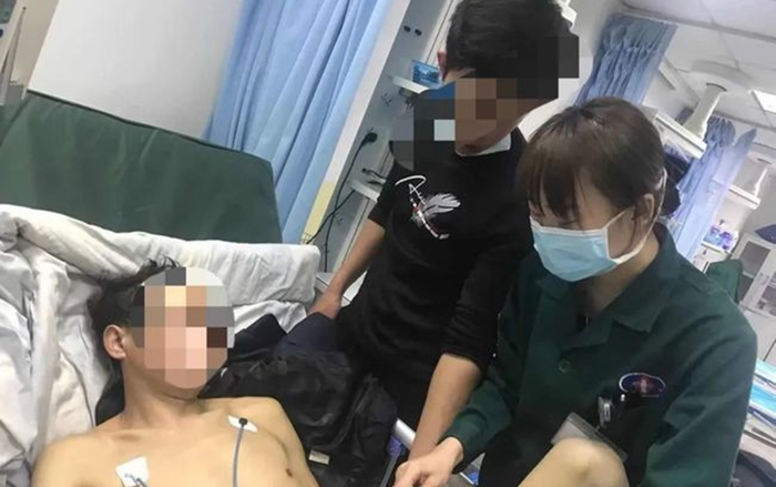 Người đàn ông uống hơn 4 tấn rượu trong 30 năm, nôn ra nước đen như cà phê Ảnh 2