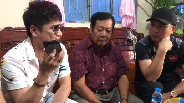 Linh Lan cho rằng mình chỉ nhận được lời đề nghị qua nhận tiền từ các nghệ sĩ chứ không hề có việc mang theo giấy tờ như đã 'tố' trước đó