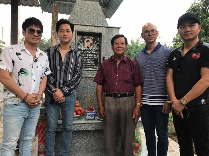 Trong chuyến ghé thăm gia đình của Vân Quang Long ở quê nhà Đồng Tháp, nhóm nghệ sĩ đã có cuộc đối chất với vợ hai Linh Lan về những ồn ào trước đó