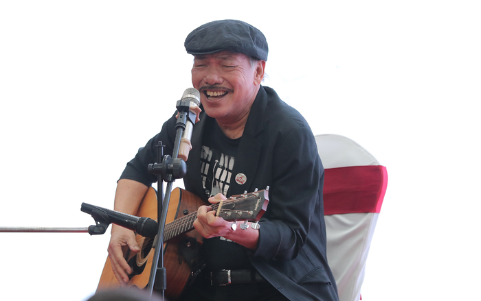 Nhạc sĩ Trần Tiến hội ngộ cùng loạt ca sĩ đến từ 13 quốc gia trên thế giới hát về mẹ Ảnh 2