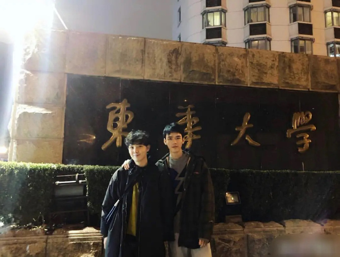 Hình ảnh điển trai thời sinh viên của Cung Tuấn thu hút cư dân mạng Ảnh 5