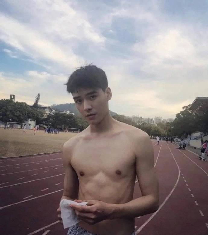 Hình ảnh điển trai thời sinh viên của Cung Tuấn thu hút cư dân mạng Ảnh 12