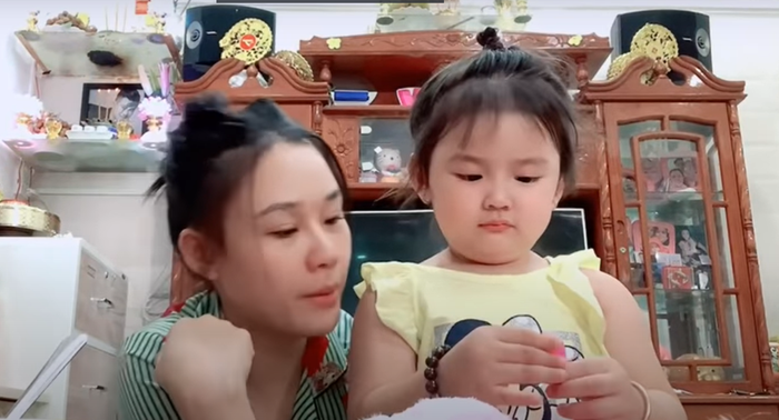 Hình ảnh mới nhất của Linh Lan và con gái hậu ồn ào với nhóm nghệ sĩ tổ chức đêm nhạc tưởng niệm