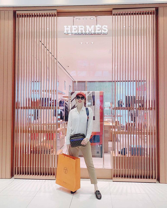 Bảo Thy cũng sở hữu tủ đồ hiệu đắt đỏ