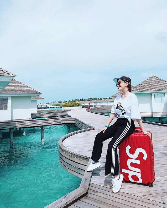 Cô thường xuyên du lịch sang chảnh... 