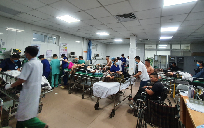 Tạm giữ hình sự lái xe khách đâm vào xe đầu kéo khiến 2 người tử vong, hàng chục người bị thương Ảnh 2