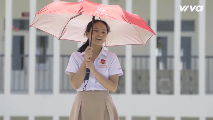 Ngân Giang trên bục dũng dũng khí