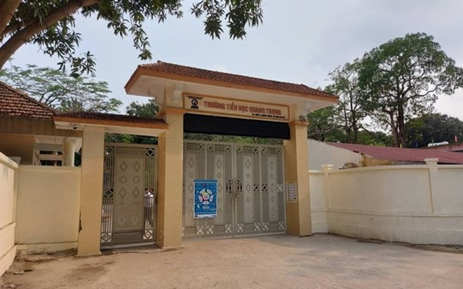 Nhiều học sinh đau bụng sau khi dùng đồ uống miễn phí trước cổng trường Ảnh 2